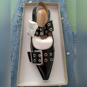 Stylish Black Women's Shoes with Buckle Detail